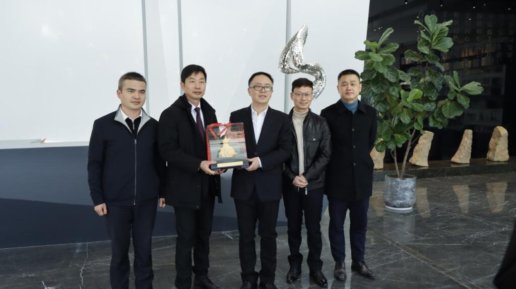 樂清市人民政府戴旭強(qiáng)市長一行蒞臨我司開展“樂商之春”慰問